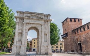 View of the Arco dei Gavi in Verona