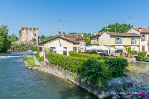 Riverside houses in Borghetto sul Mincio