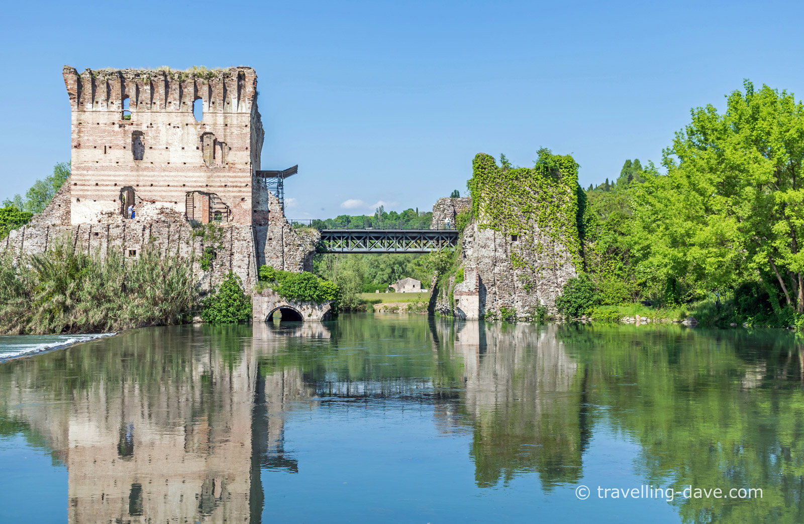 View from Borghetto sul Mincio of the Visconti Bridge