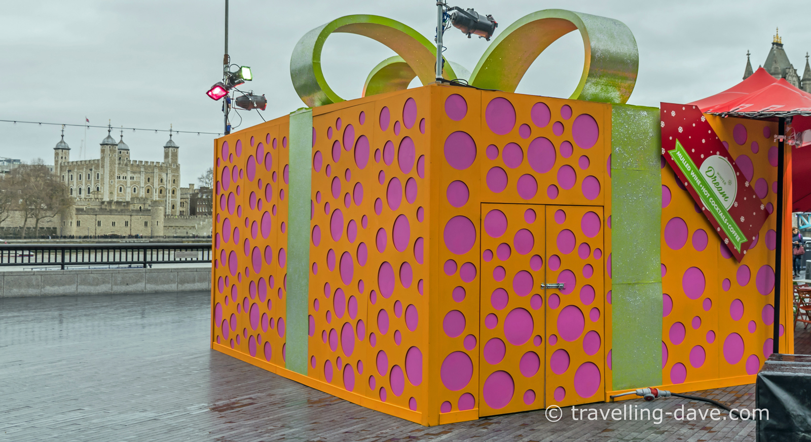 Giant gift shaped structure in London