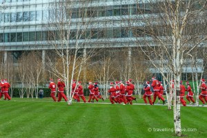 People taking part to the Santa Run