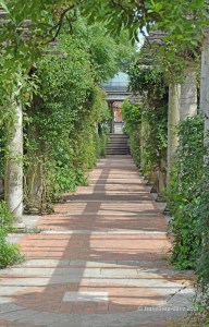 Column-lined walkway