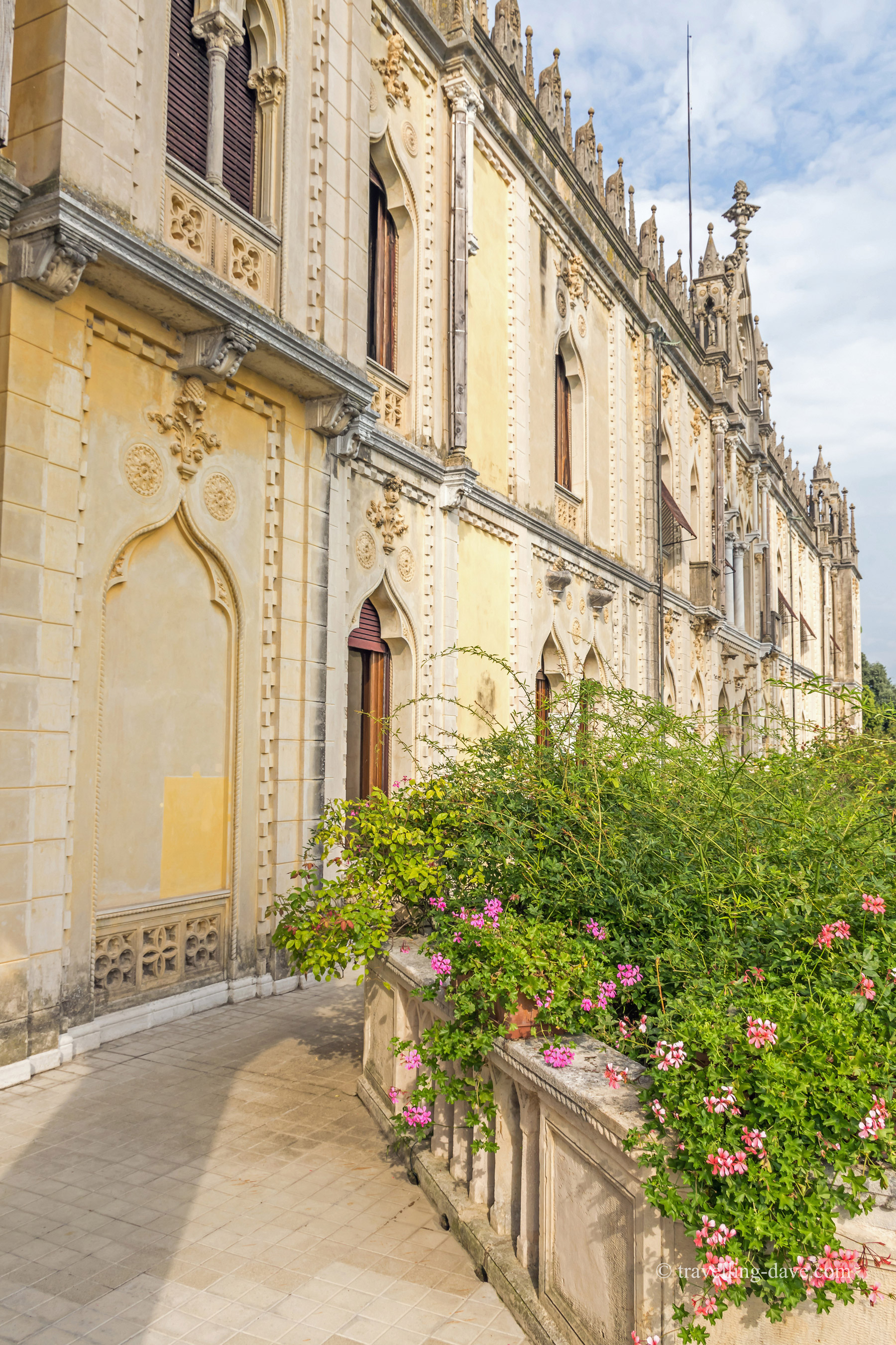 Access path to Villa Borghese Cavazza