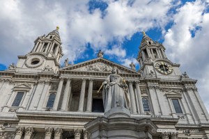 St.Paul's Cathedral and Queen Victoria statue
