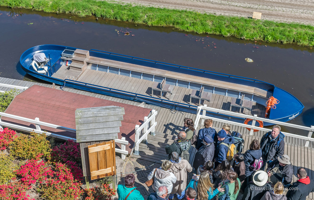 People waiting to board a boat at Keukenhof