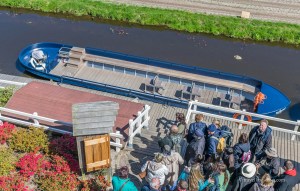 People waiting to board a boat at Keukenhof
