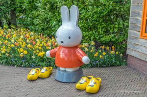 Sculpture of a bunny rabbit