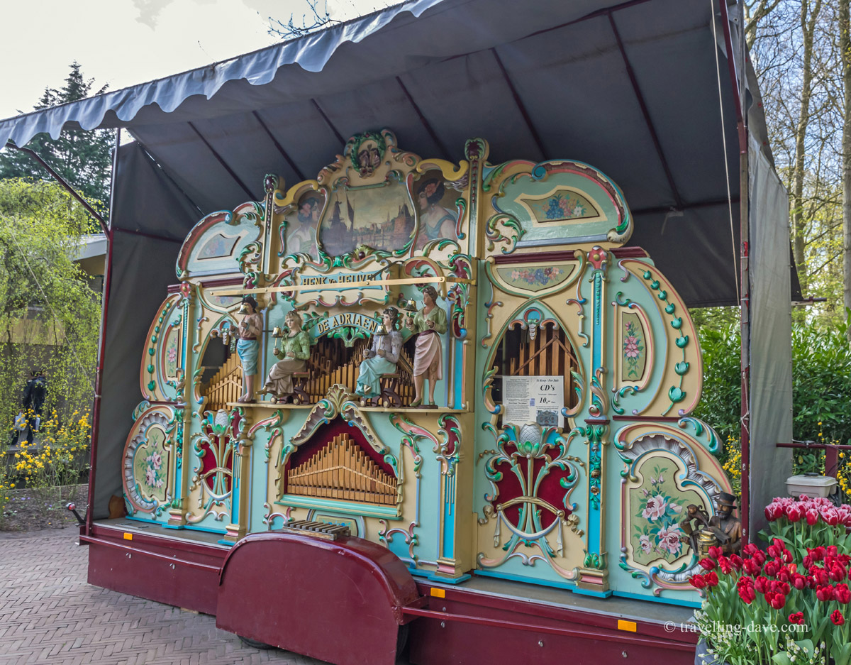 View of the musical organ at the entrance to Keukenhof